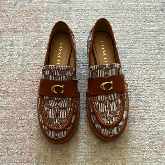Coach Leah Monogrammed Loafers size 7.5 - Picture 2 of 4